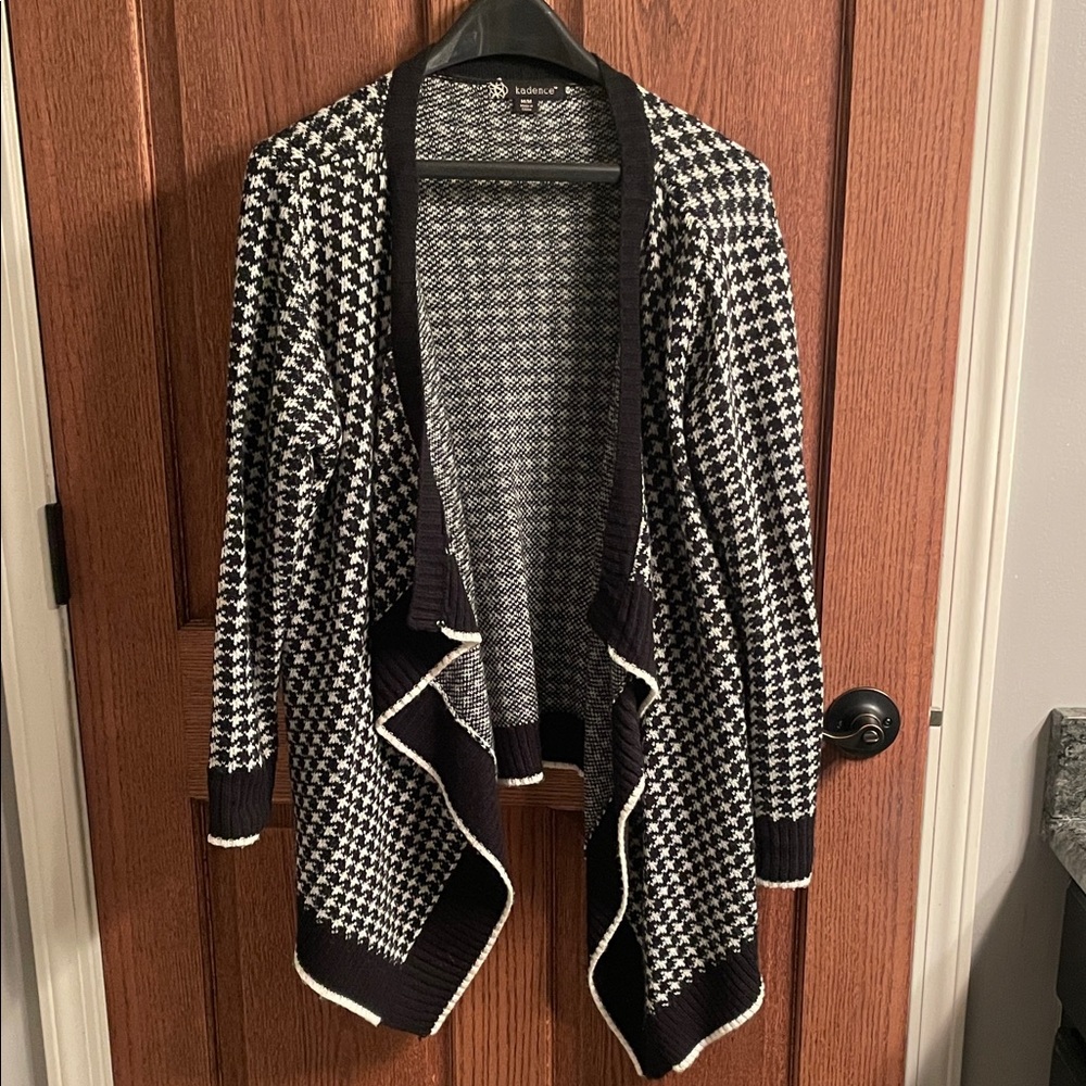 Chic Black and White Houndstooth Cardigan